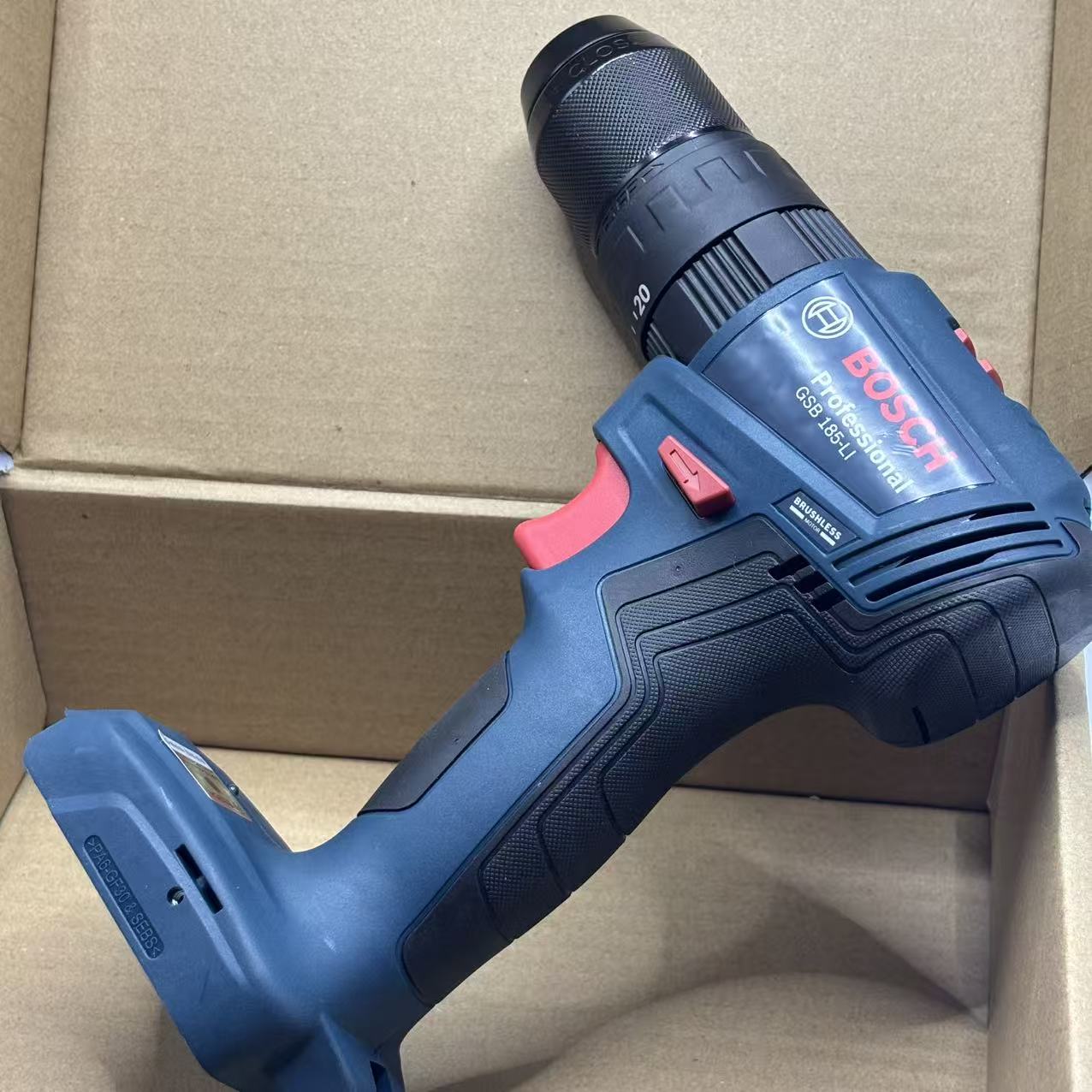 สว่านกระแทกไร้สายแบบมอเตอร์ไร้ - Bosch Drill Gsb 18V บทวิจารณ์และราคา