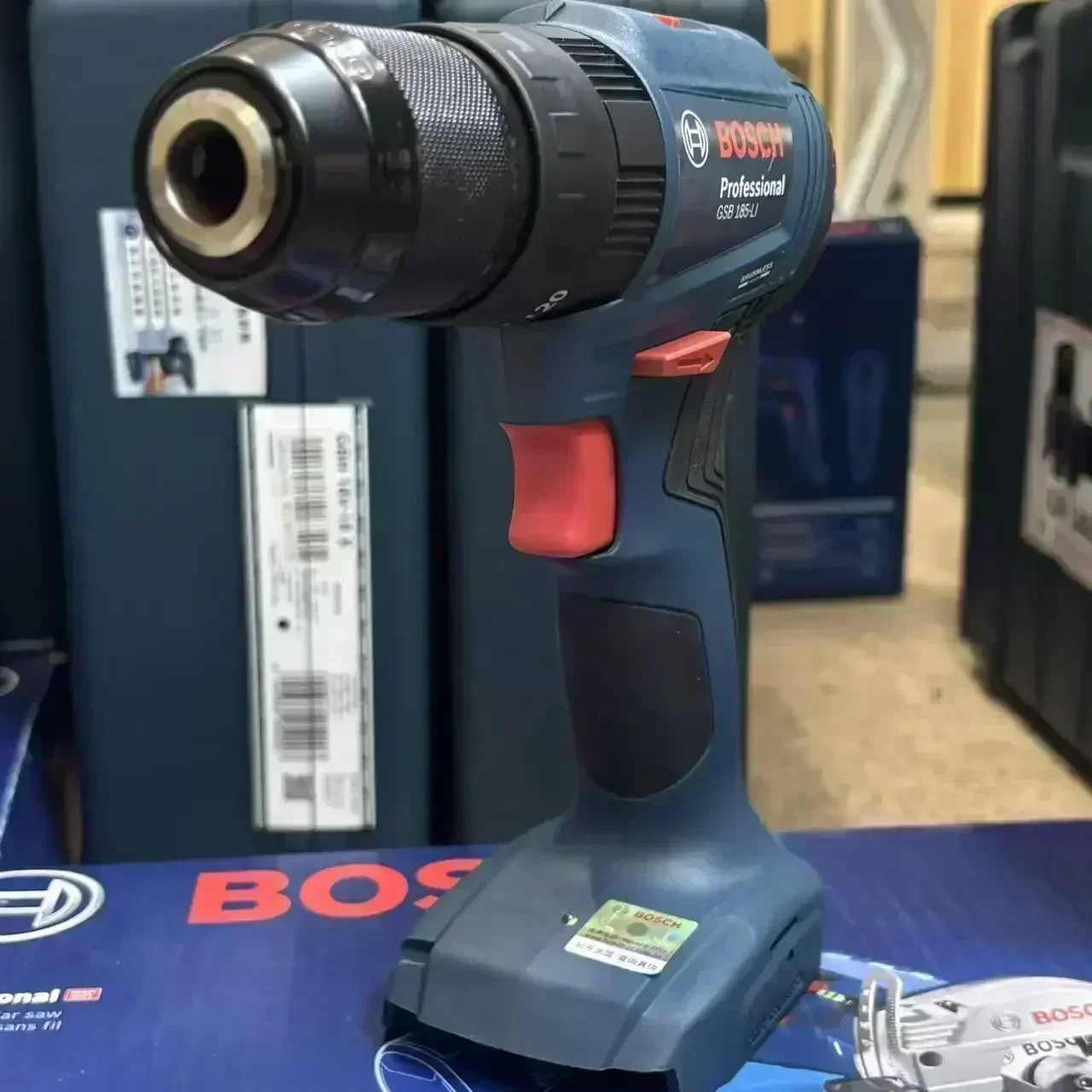 สว่านกระแทกไร้สายแบบมอเตอร์ไร้ - Bosch Drill Gsb 18V บทวิจารณ์และราคา